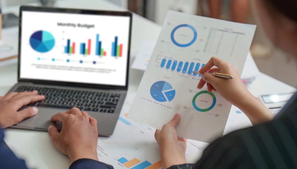 financial analysis, cash flow management, business growth strategy, reporting tools